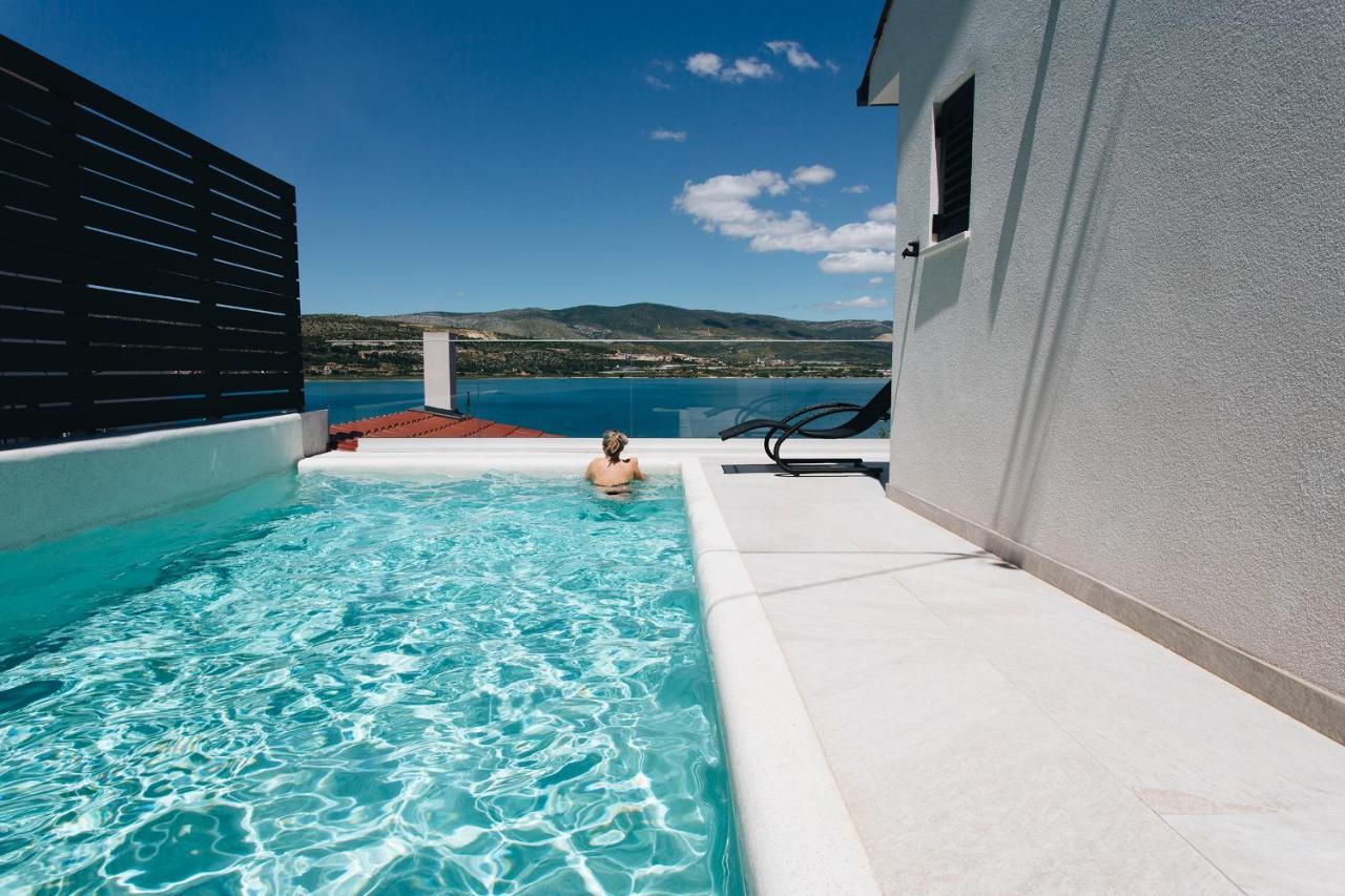Villa Magna - Seaside Villa With Pool And Sauna Trogir Eksteriør bilde